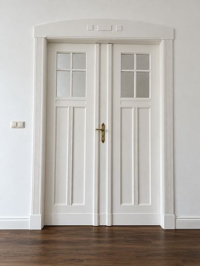 Period-building dream, first occupancy after renovation, 3 rooms, balcony & prime location in Stadtfeld – Schöne Flügeltür Z1 / Z2