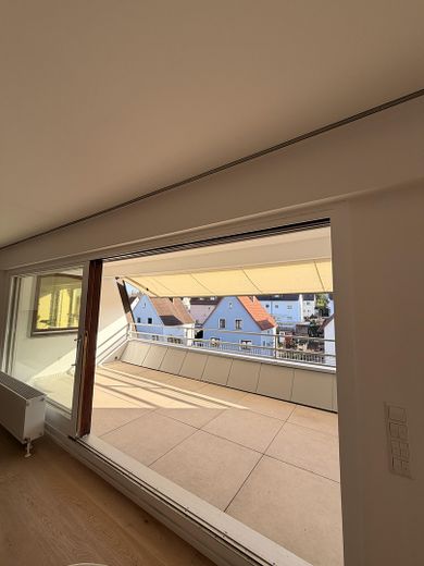 Ексклюзивно відремонтована 3,5–4,5-кімнатна квартира з каміном – Balkon