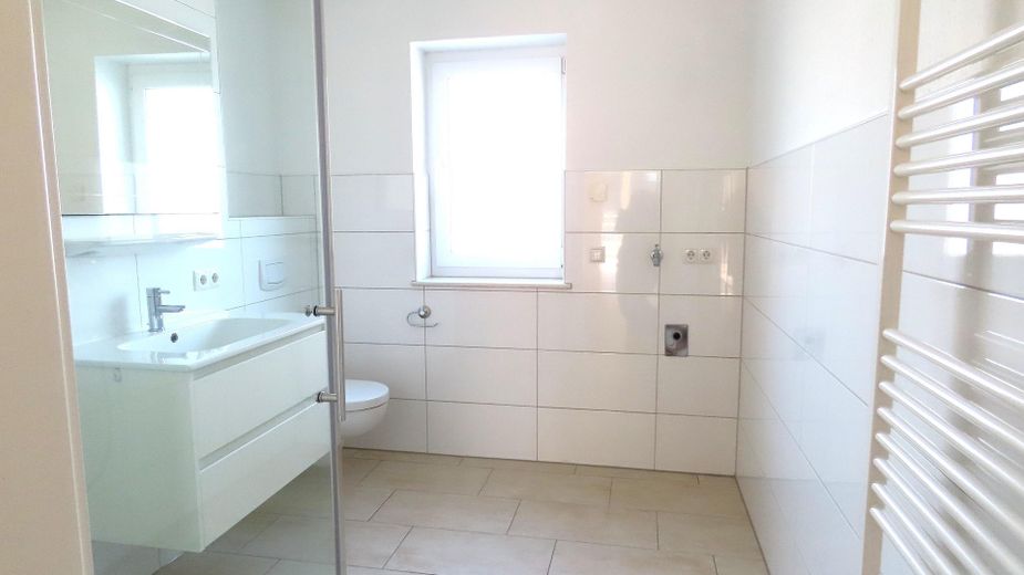 Jasne, w dużej mierze bezbarierowe mieszkanie własnościowe z balkonem i windą – Badezimmer