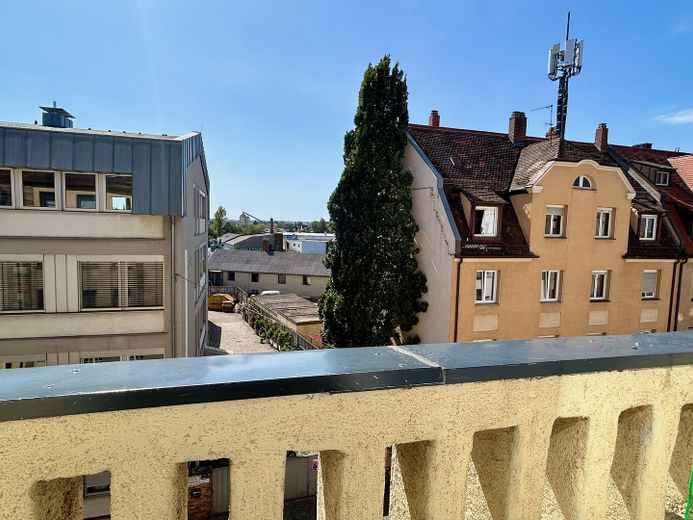 Provisionsfrei – Gepflegte 3-Zimmer Wohnung im Altbau MFH mit Top-Rendite – Balkon Aussicht