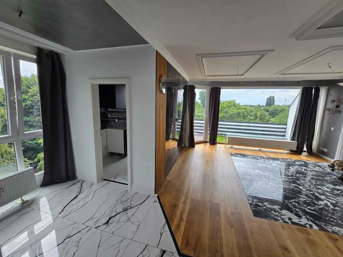 Moderne Penthousewohnung mit 3 Zimmern und EBK – Foto 2