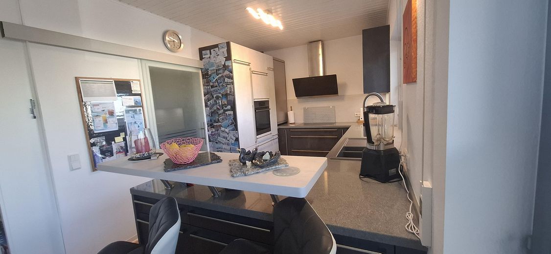 Zweifamilienhaus plus Appartement - Provisionsfrei – Küche Erdgeschoss