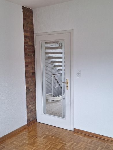 Gepflegtes Einfamilienhaus | Alleinlage | 3.250 qm | Wohnen naturnah – Blick in den Flur EG