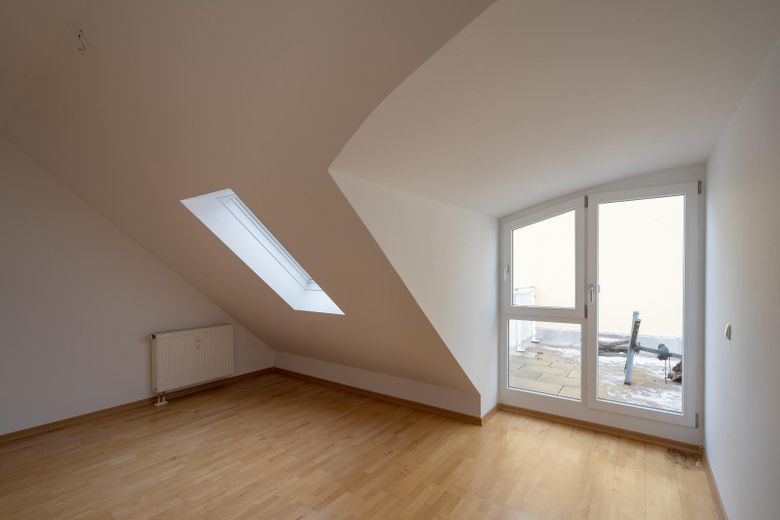 3 Zimmer Dachgeschosswohnung mit Sonnenterrasse und Balkon – Arbeits.-Schlafzimmer