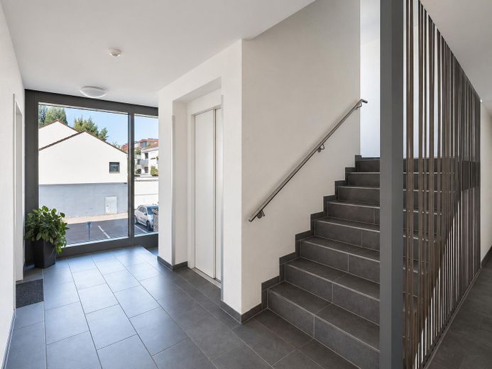 Comfortabel, gemeubeld appartement met parkeerplaats op een centrale locatie in Konstanz – Hausflur