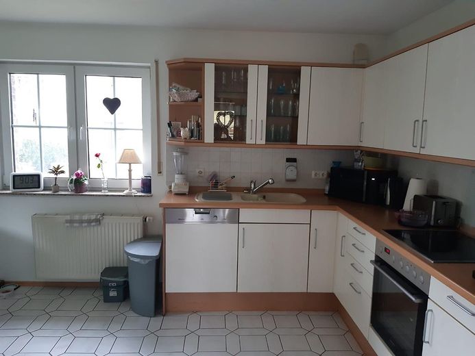 Gepflegtes Zweifamilienhaus mit freier Dachgeschosswohnung, großem Südgarten und Garage – Foto 4