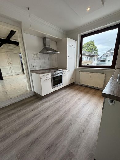 3 Zimmer. 2 Bäder. EBK. Balkon & Terrasse. Garage. Achim Uphusen – Foto 4