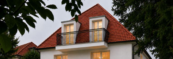 No commission, south-facing garden, energy-efficiently renovated villa, Villenkolonie Pasing I – Hausansicht_KI