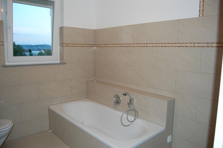 Tiefergesetzte Badewanne