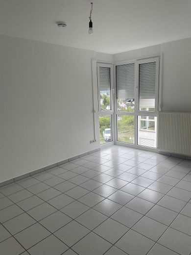 Aantrekkelijk, pas gerenoveerd 3-kamerappartement op een gewilde hoger gelegen locatie met onbelemmerd weids uitzicht – Erker