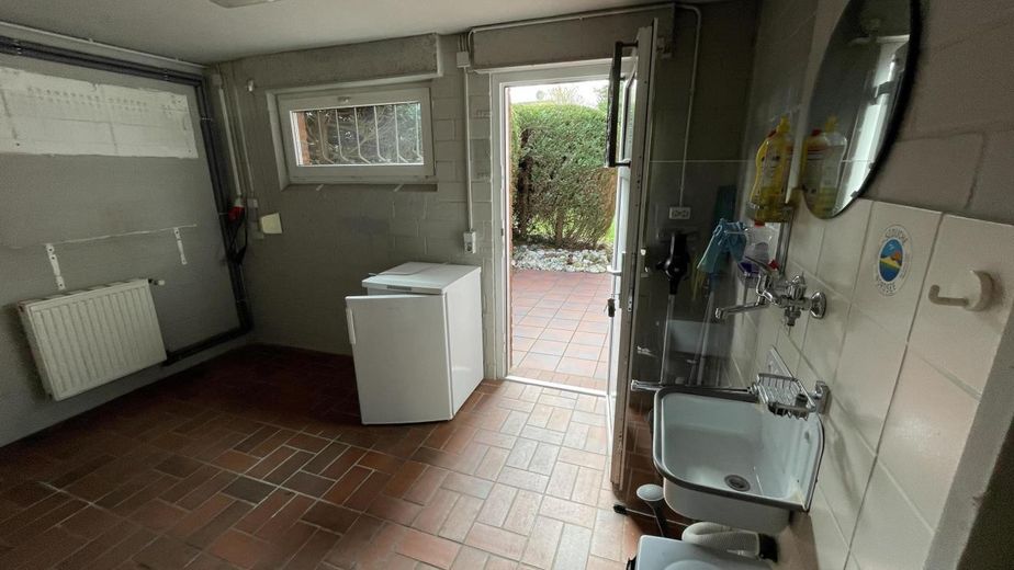 Einfamilienhaus in bester Wohnlage - *Courtagefrei* – Garage Abstell