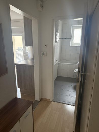 Möblierte 2-Zimmer-Wohnung in zentraler Lage von Schweinfurt – Flur