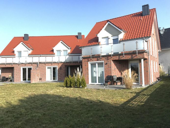 rechts das EFH