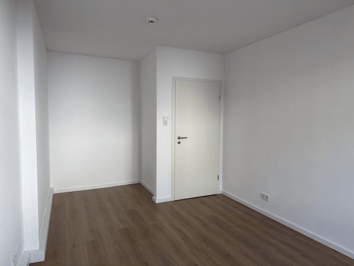 Modernisierte 2-Zimmer Wohnung mit Balkon im begehrten Rheingauviertel Wiesbaden – Schlafzimmer
