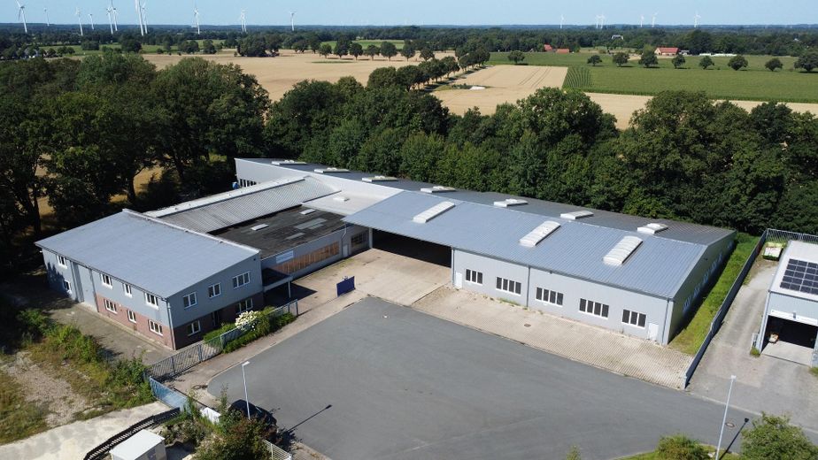 Provisionsfrei: 337 m² Lager-/Produktion mit 109 m2 Büro direkt an der A1, auch Lebensmittel – Grundstück 