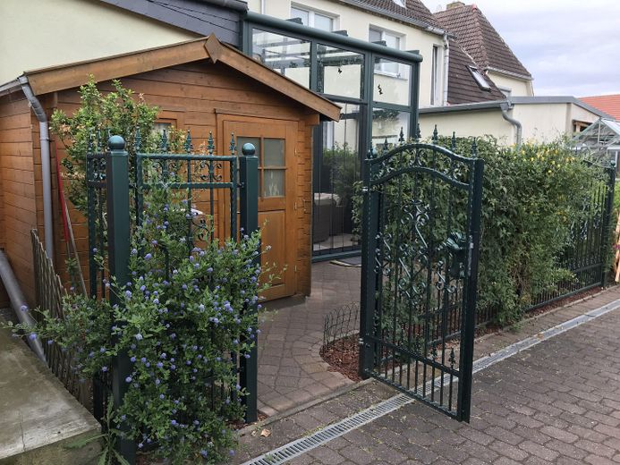 Gartentor zum Parkplatz