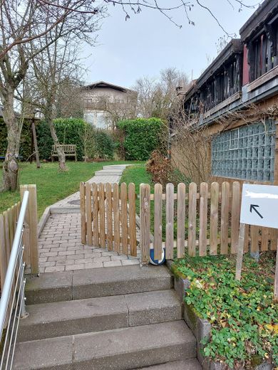 Gartenweg zur oberen Wohnung