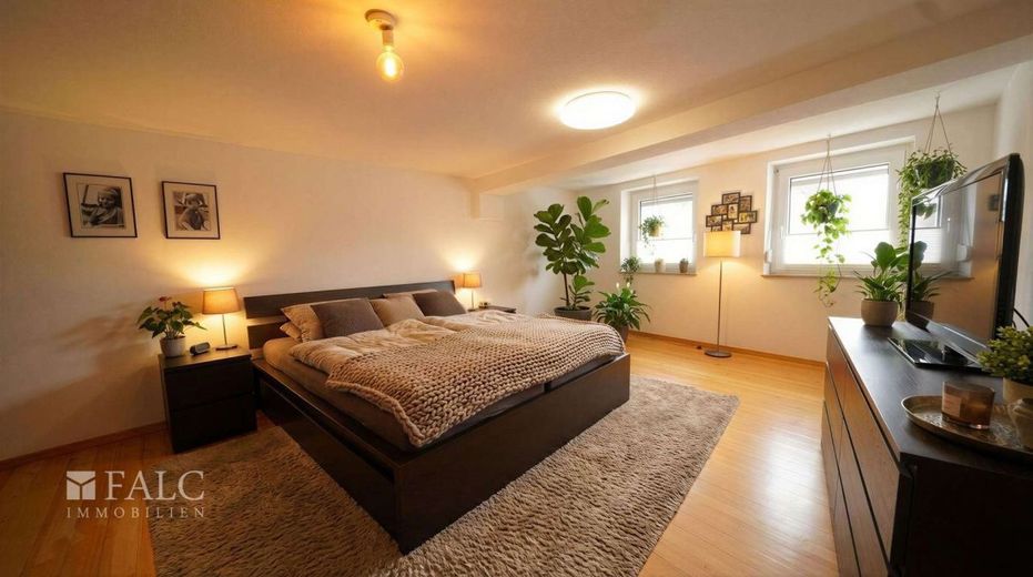 Platzwunder in Ravenstein! 3-Familienhaus inkl. großzügiger Scheune - FALC Immobilien Heilbronn – Privater Rückzugsort der Eltern (1. OG)