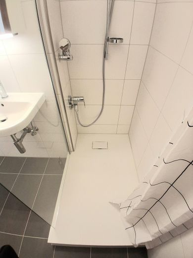 Helle 3-Zimmer Wohnung 70 m2 München Unterhaching mit Balkon Erstbezug nach Vollrenovierung – Bad Erstbezug