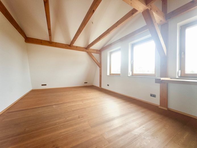 2-pokojowe mieszkanie na poddaszu w Bohnsdorfie z balkonem z widokiem na zieleń – Zdjęcie 3