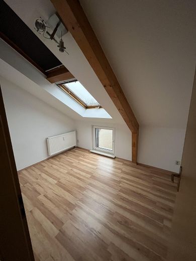 bezczénsyjny dom mieszkalno-usługowy z rentownością 8,0 % – Bsp. DG-Wohnung