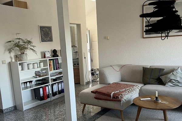 Acogedor apartamento penthouse de 2 habitaciones con balcón y cocina empotrada en Wehr