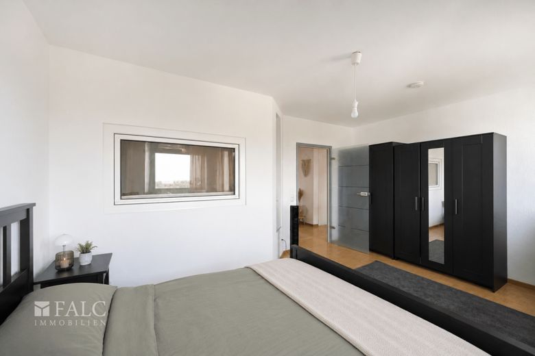 Attraktive Kapitalanlage: Modernes Wohnen mit Weitblick in Neuperlach – Schlafzimmer Blick Bad