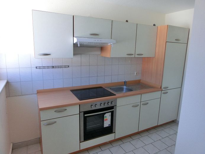 Schöne & helle 2-Zimmer-Wohnung mit Einbauküche - ab sofort verfügbar – Küche