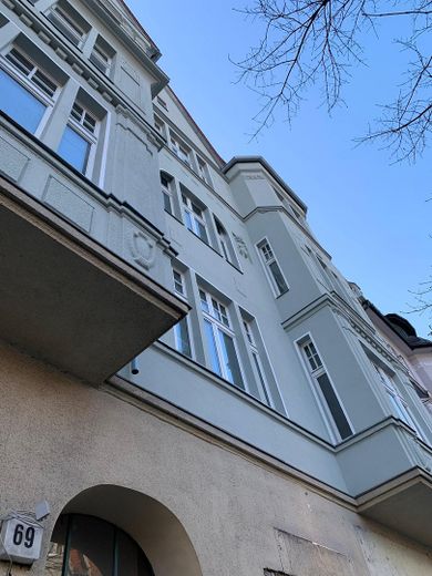 Kernsanierter Altbau mit Aufzug im 3. OG: 2 Zimmer, Designküche & Einbauschränke & Vorhänge nach Maß – Foto 18