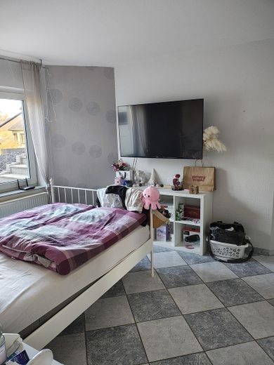 Schlafzimmer/Bürozimmer UG. 