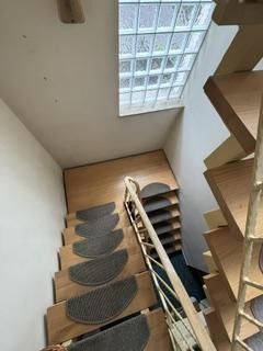 Charmant vrijstaand huis met balkon, garage en tuin – uw nieuwe thuis in Prausitz – Treppenflur