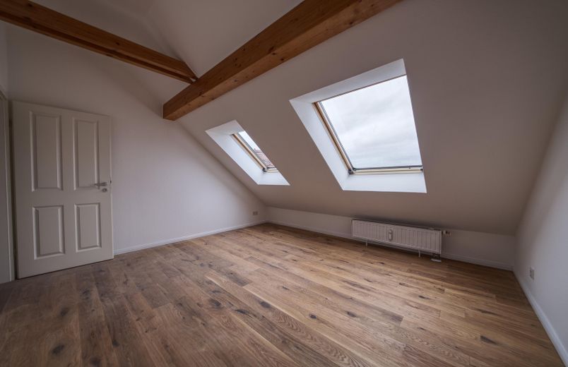 Lutherstraße: 2-Zimmer-Maisonette, fugenloses Bad, tolle Aussicht, Nobilia EBK – Schlafzimmer I