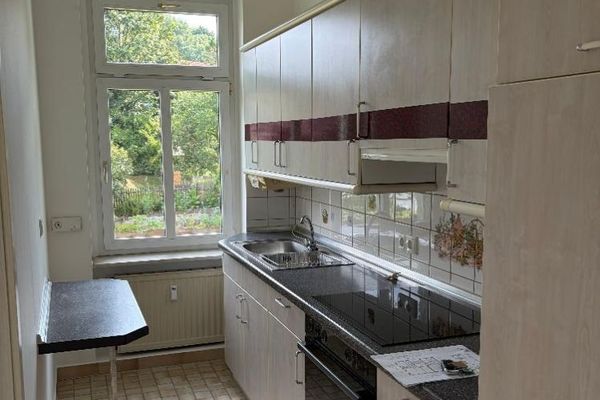 Vivre confortablement au cœur de Freiberg : appartement bien entretenu au 1er étage avec grand jardin