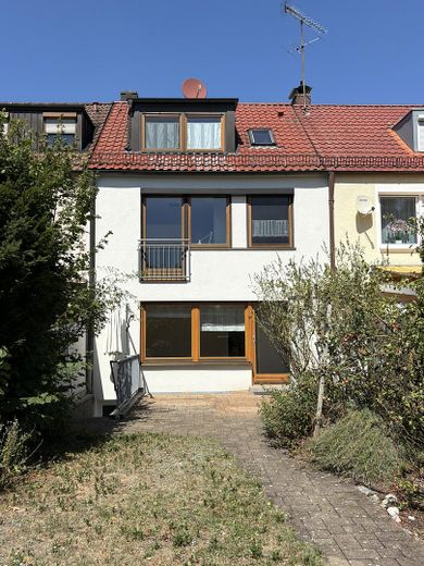Zuhause fühlen in Reihenmittelhaus in ruhiger, familiärer Lage – Südseite zum Garten