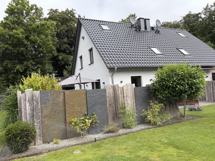 Neuwertiges bezugsfertiges Haus – Foto 9