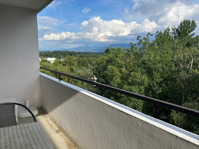 Provisionsfrei:1-Personen-Appartment möbliert, EBK, Bad, Balkon, Bergblick – Balkon südosten