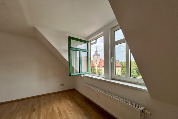 Luminoso appartamento di 2 locali con parquet e bagno con luce naturale a Leipzig-Leutzsch