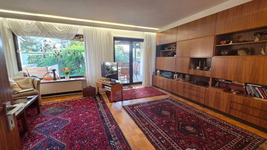 منزل صفّي في موقع متميز بمدينة مانهايم مع العديد من الإمكانيات – Wohnzimmer EG