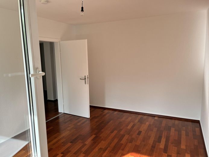 Top renovated 2-room apartment with balcony, car parking space - ready to move in immediately – Foto 13