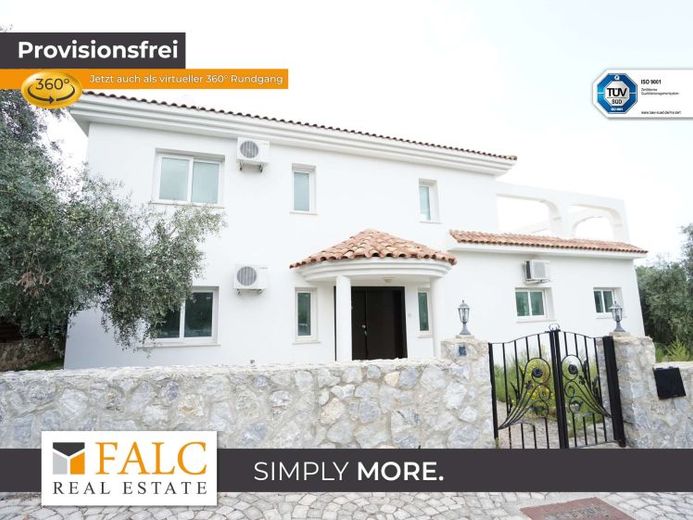 "Mediterranes Flair erleben: Großzügiges Haus mit atemberaubender Aussicht sucht neue Bewohner!" – Foto 1