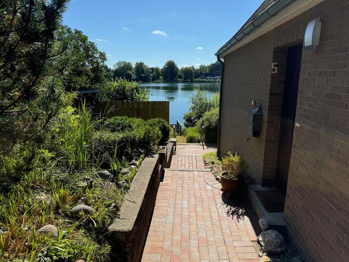 Einfamilienhaus am See mit ELW, Schlossblick und Steg, provisionsfrei – Foto 9