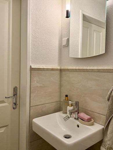 Quiet, green & close to the city center 3-room 74 sqm apartment with SW loggia at Grafenberger Wald – Gäste WC