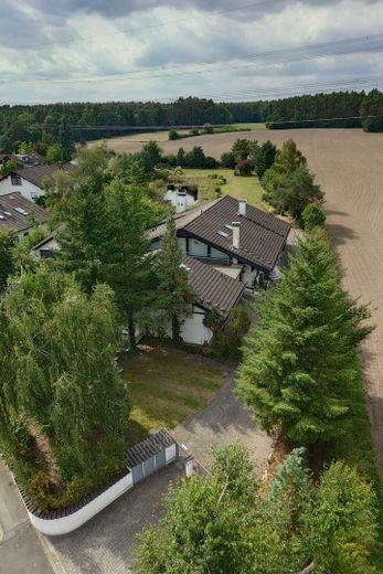 2 Häuser einzeln oder zusammen auf großem Grundstück – Blick oben Eingang