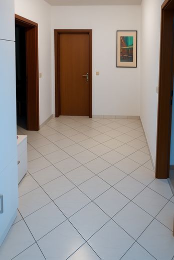 Exklusive 3-Zimmer-Penthousewohnung mit 36 m² Dachterrasse und zwei Stellplätzen – Flur (2)