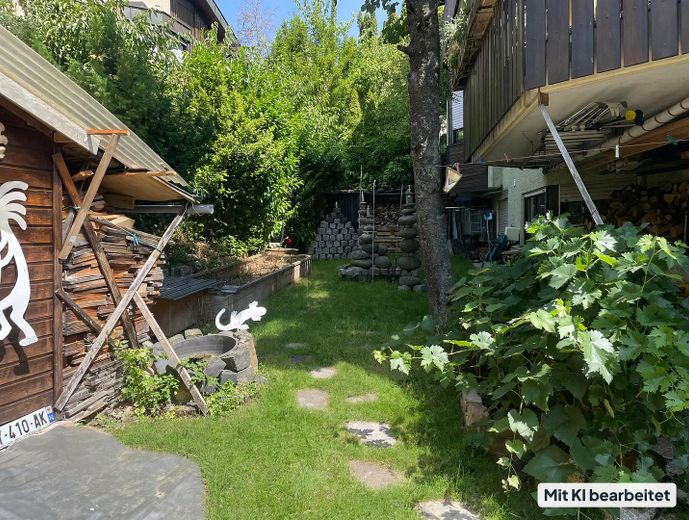 Geräumige 3 Zimmer Wohnung mit eigenem Garten und Garage – Garten