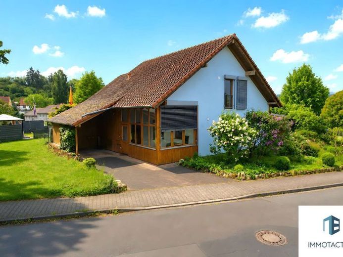 Komfortables Einfamilienhaus mit Terrasse, PV-Anlage, Carport - viel Raum für Wohnen, Arbeit & Hobby – Foto 1