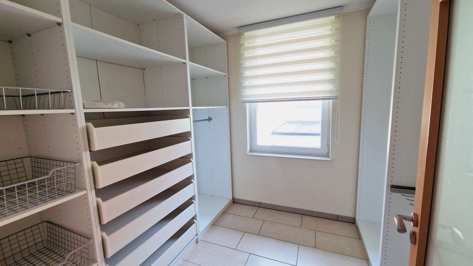 Hochwertig sanierte 5 Zi.- ETW in Gütersloh - Dachterrasse, Doppelgarage – Ankleide oder Büro