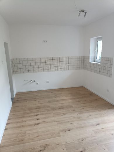 86 m² Altbauwohnung in DO-Hörde -frisch renoviert, Balkon, Dach 2026 erneuert & gedämmt – Küche