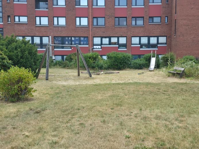 Lichtdurchflutete 4-Zimmer-Wohnung mit 138 m², inkl. Tiefgarage und Balkon in Hamburg-Bergedorf – Garten