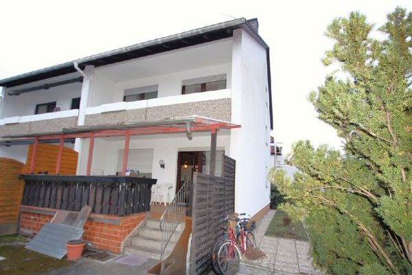 albero:) Spazio per famiglia e idee: casa a schiera di testa con mansarda ampliata e garage